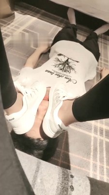图片[8]_【聆彤】晨跑后虐狗-脚垫/黑船袜脚耳光/头顶鞋惩罚 bf28942_绳缚吧