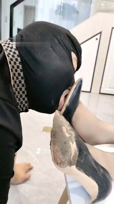 图片[2]_【辣姐S】重口-强制舔泥巴高跟/踩踏/闻舔原味丝袜脚 bf28917_绳缚吧