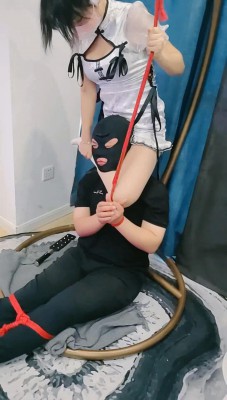 图片[2]_【猫丸大魔王】cos春丽绞杀男大学生/吊绑耳光鞭抽【完整版】bf28888_绳缚吧