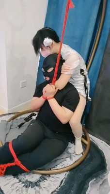 图片[3]_【猫丸大魔王】cos春丽绞杀男大学生/吊绑耳光鞭抽【完整版】bf28888_绳缚吧