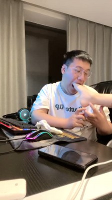 图片[2]_【汐言】电竞酒店闻舔小白鞋裸足 JS23052901_绳缚吧