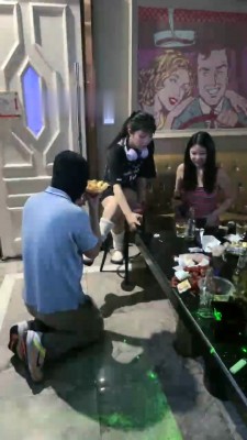 图片[3]_【猫咪大大】双S-和闺蜜ktv玩-下跪伺候/踩狗头/鞋踩喂食 bf28864_绳缚吧