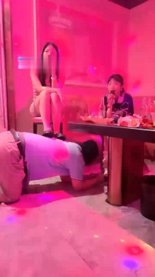 图片[8]_【猫咪大大】双S-和闺蜜ktv玩-下跪伺候/踩狗头/鞋踩喂食 bf28864_绳缚吧