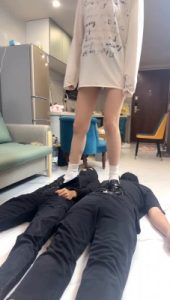 【阿昆】皮鞋白袜全体重踩双狗-转胯骑马耳光-裸足舔 bf28845_绳缚吧