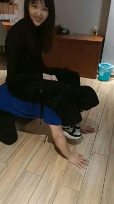 图片[2]_【绝美双主】学生双S踩跺踢踹/骑马/踢裆/黑丝脚喂酸奶和升水 bf28810_绳缚吧