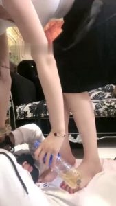 【佳佳】捆绑裸足踩踏/强制圣水/鞭打脚插嘴 bf28838_绳缚吧