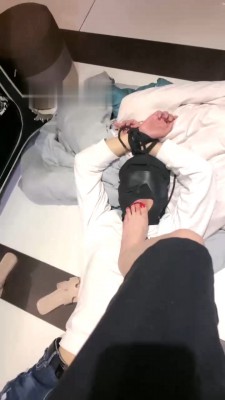 图片[9]_【佳佳】捆绑裸足踩踏/强制圣水/鞭打脚插嘴 bf28838_绳缚吧