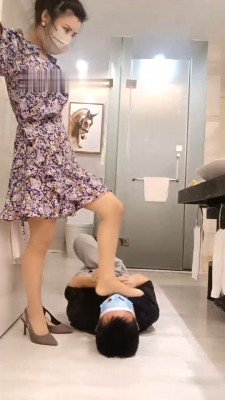 图片[4]_【梵高】美女姗姗-高跟肉丝脚踩狗/踢踹转胯【上】 bf28835_绳缚吧