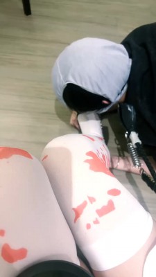图片[2]_【琪琪大人】内裤套头舔白丝/人体座椅/踩踏掐辱/臭脚捂脸 bf28886_绳缚吧