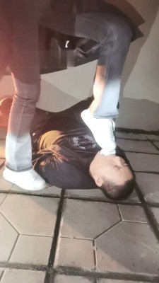 【女巫大人】阳台暴虐跟踪狂-踩狗爪/狗爬行/耳光舔脏鞋/棉袜塞嘴 bf28897_绳缚吧