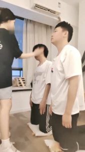 【欣欣】双奴-吃口水-小白鞋踩踏-转胯闻臭鞋/吃白袜/插嘴 bf28899_绳缚吧