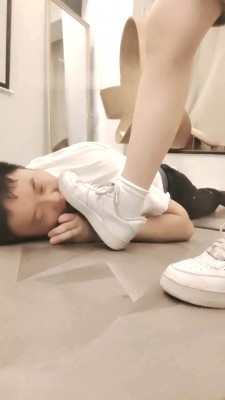 图片[8]_【欣欣】双奴-吃口水-小白鞋踩踏-转胯闻臭鞋/吃白袜/插嘴 bf28899_绳缚吧
