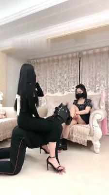 【桃幼幼】带素人闺蜜入圈-骑马舔脏鞋/提档踩踏耳光/反绑鞭打 bf28557_绳缚吧