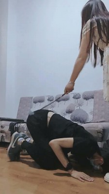 图片[9]_【嫦曦】圈养狗立规矩/木板皮鞭抽脸打手心/sp bf28506_绳缚吧