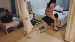 【果柠双S】姐妹花踢踹/牵狗溜/骑马/鞋碾压/吃丝袜/连环耳光 bf28518_绳缚吧