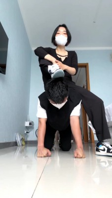 图片[2]_【朱砂痣】鞋抽耳光/舔口水脏鞋底/人肉坐垫/掐乳 bf28855_绳缚吧