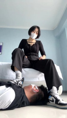 图片[4]_【朱砂痣】鞋抽耳光/舔口水脏鞋底/人肉坐垫/掐乳 bf28855_绳缚吧