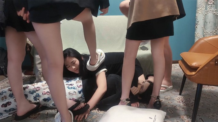 图片[7]_【血狼】5女王群调双女m踩踏踹/舔jio/转胯/间接圣水【完整版】 YC-230609-4_绳缚吧