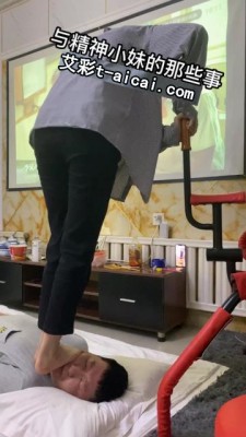 图片[10]_【与精神小妹的那些事】小颖重度踩脖子 踩头_绳缚吧