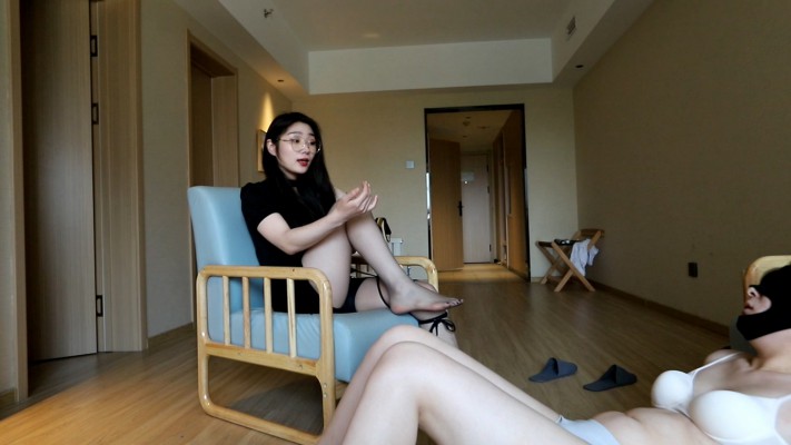 图片[16]_【冷凝s】直接圣水丝足插嘴踹裆虐母狗_绳缚吧