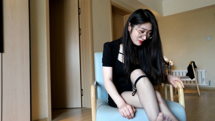 图片[19]_【冷凝s】直接圣水丝足插嘴踹裆虐母狗_绳缚吧