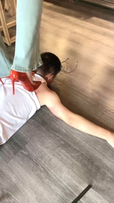 图片[2]_【沅芷大人】超强细高跟踩狗手臂 bf29450_绳缚吧