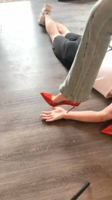 图片[3]_【沅芷大人】超强细高跟踩狗手臂 bf29450_绳缚吧
