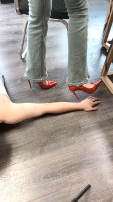 图片[4]_【沅芷大人】超强细高跟踩狗手臂 bf29450_绳缚吧