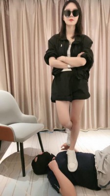 图片[6]_【筱月】女神小白鞋全体重踩踏碾压/裸足插嘴/浓痰升水 bf29470_绳缚吧