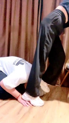图片[3]_【莫妮卡】小白鞋白袜-提档/踩碾压/闻舔/骑狗背 bf29534_绳缚吧
