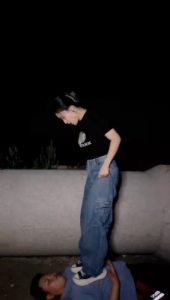 【潘妮女王】户外公园-骑马/全体重踩/爆踹/遛狗爬行 bf29531_绳缚吧