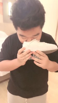 图片[2]_【香芋朱朱】素人S调-闻舔小白鞋白袜/踩踏耳光提档【完整版】 bf29454_绳缚吧