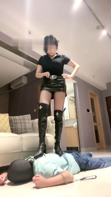 图片[9]_【亚兮】长腿车模黑丝高跟+长靴踩脚垫【完整版】 bf29451_绳缚吧