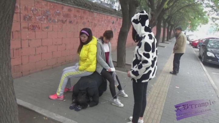 图片[2]_【品丝阁】女主晨练小区遛狗_绳缚吧