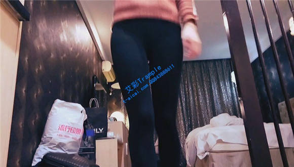 图片[4]_想不想钻进我穿了半个月的臭袜子里面_绳缚吧