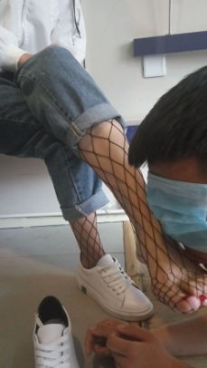 图片[3]_性感丝袜美脚 舔脏鞋底_绳缚吧