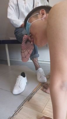 图片[7]_性感丝袜美脚 舔脏鞋底_绳缚吧