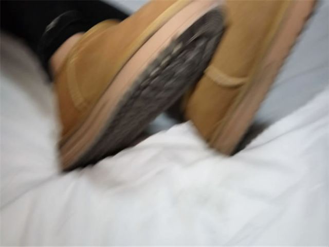 图片[6]_GB16112101鸽宝S第一视角雪地靴裸足语言羞辱调教_绳缚吧