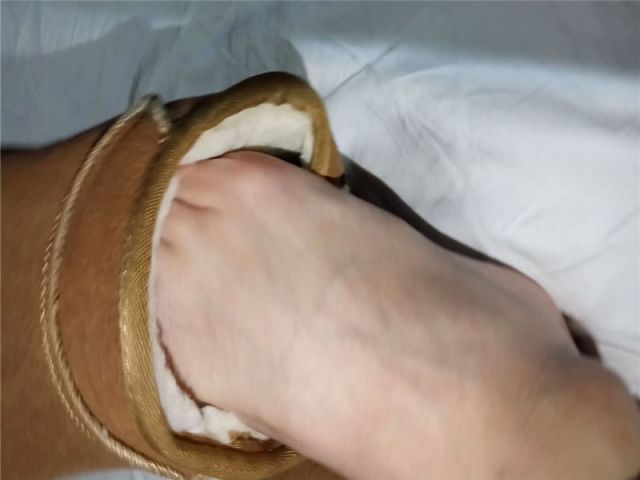 图片[11]_GB16112101鸽宝S第一视角雪地靴裸足语言羞辱调教_绳缚吧
