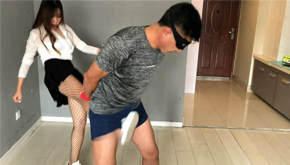 图片[5]_〖碎蛋娇娃〗美女联合闺蜜惩治内衣贼_绳缚吧