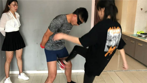 图片[9]_〖碎蛋娇娃〗美女联合闺蜜惩治内衣贼_绳缚吧