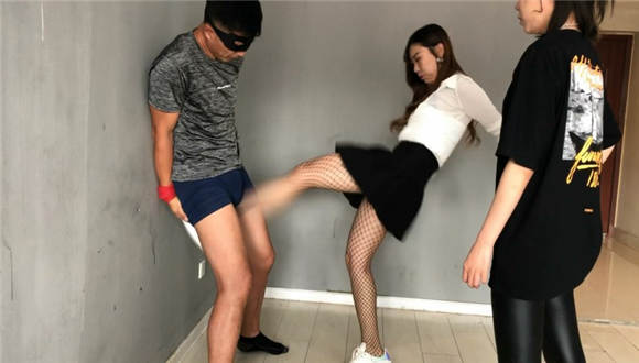 图片[11]_〖碎蛋娇娃〗美女联合闺蜜惩治内衣贼_绳缚吧