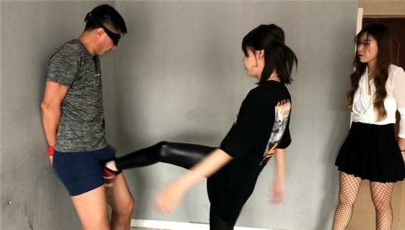 图片[14]_〖碎蛋娇娃〗美女联合闺蜜惩治内衣贼_绳缚吧