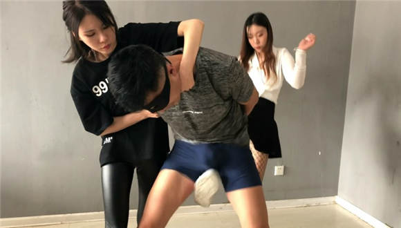 图片[17]_〖碎蛋娇娃〗美女联合闺蜜惩治内衣贼_绳缚吧