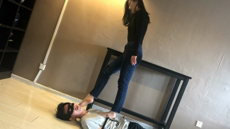 图片[11]_舞蹈系少女虐踩小奶狗_绳缚吧