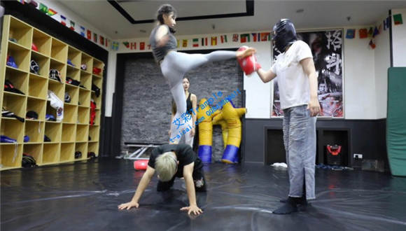图片[17]_〖H.P.L栖心之栈〗—女女摔跤与拳馆人肉垫_绳缚吧