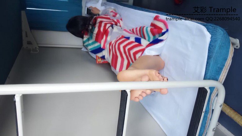 图片[5]_艾丝女王-火车卧铺上的丝足高跟展示_绳缚吧
