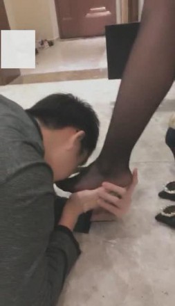 图片[9]_VIVI圣水羞辱 黑丝高跟调教偷鞋的邻居_绳缚吧