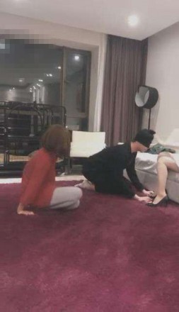 图片[4]_vivi女神最新玩弄男女奴践踏吃口水_绳缚吧