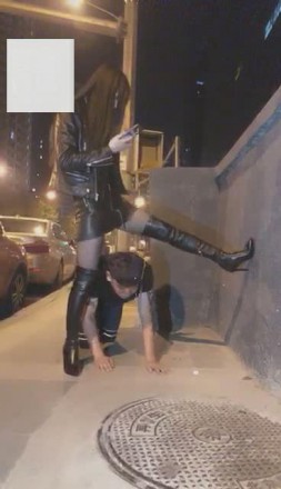 图片[4]_【VIVI】超刺激！午夜遛人形犬_绳缚吧